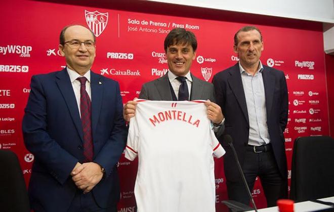 Montella, junto a Arias y Castro, en su presentación.