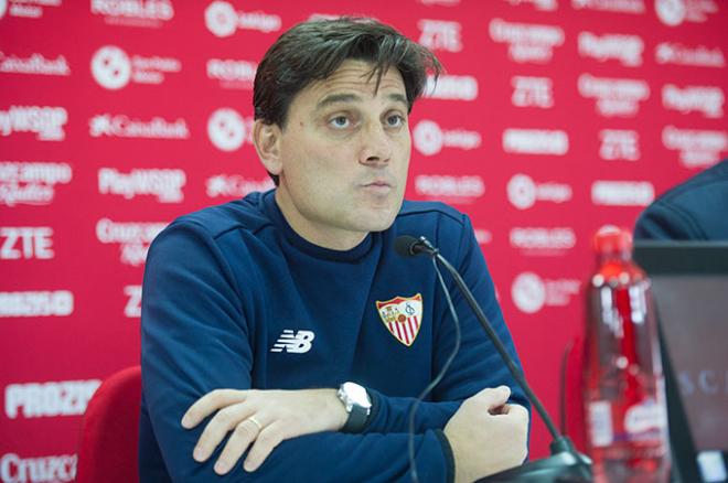 Montella en rueda de prensa (Foto: Kiko Hurtado).