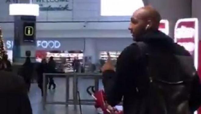 Nzonzi, en Gatwick, el martes por la noche.