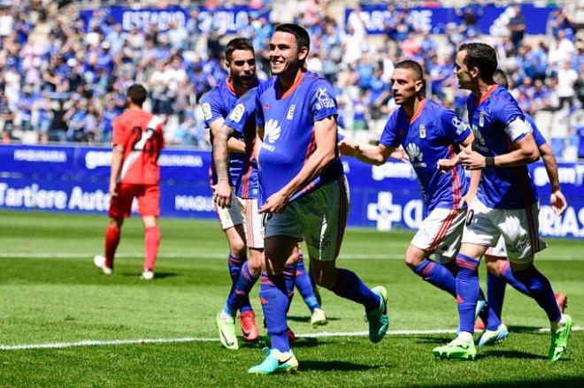 Los jugadores del Oviedo celebran uno de sus goles. (FOTO: Laura Caraduje)
