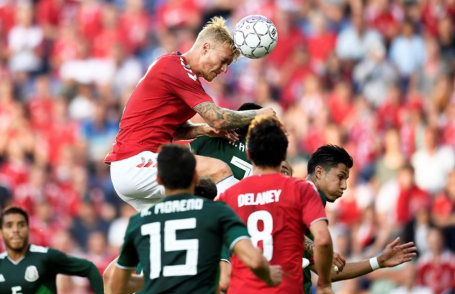 Kjaer remata de cabeza contra México.