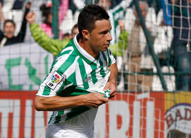 Rubén Castro celebra uno de los tres goles.