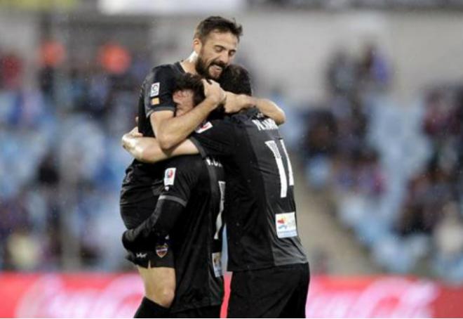 La plantilla del Levante UD celebra el gol al Getafe en el Coliseum en 2014-15