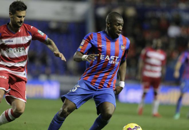 Pape Diop, en el partido frente al Granada de la pasada temporada (Alberto Iranzo)