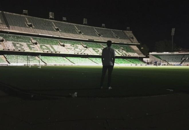 Héctor Rodas, en un Benito Villamarín que ya ha apagado los focos en la 2014-15