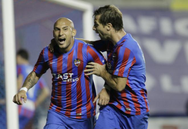 La imagen de Martins e Ivanschitz celebrando un gol no podrá producirse en Vallecas