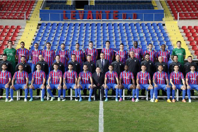 El equipo se hizo foto oficial con Lucas Alcaraz.