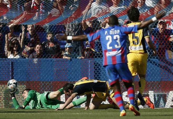 El Levante retrasó la consecución del título del Atlético ganándole 2-0 en el Ciutat