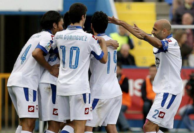 Los jugadores del Deportivo celebran uno de los cuatro goles que le marcaron al Levante en 2013