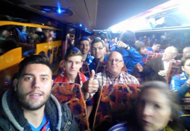 Aficionados del Levante UD en el desplazamiento a Almería de la pasada temporada 2014-15