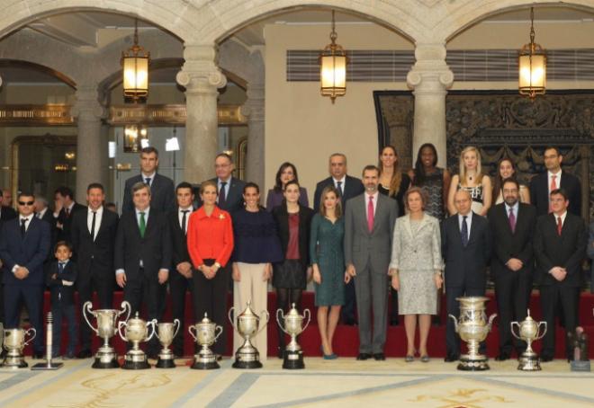 Elena Tejedor, junto al resto de premiados.