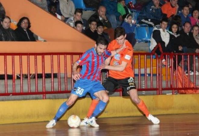 Ossorio debutó con la camiseta de Levante UD-DM en la cancha del Burela (foto: Burela prensa)