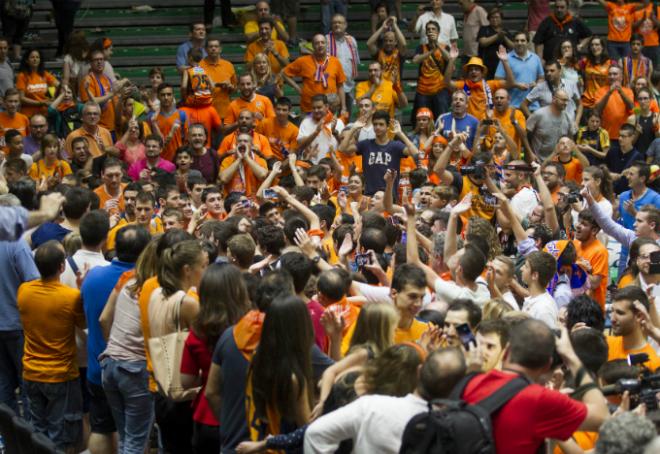 Los jugadores y la afición han hecho un gran equipo este año en la Fonteta.