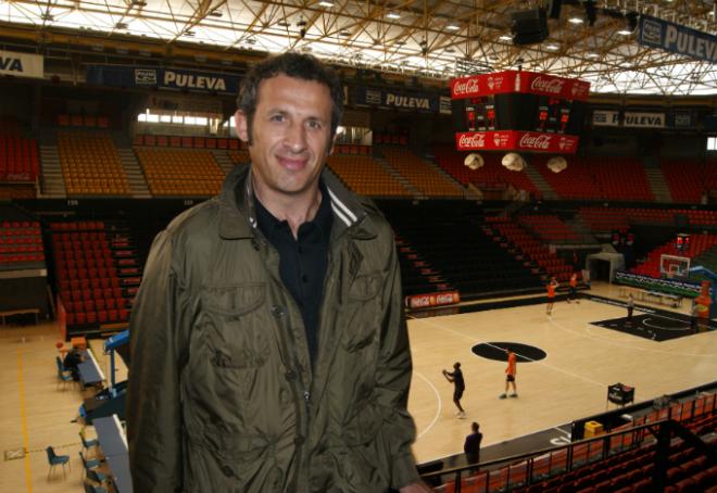 Antoine Rigaudeau, en el entrenamiento de este martes 14 de abril del Valencia Basket (Miguel Ángel Polo)