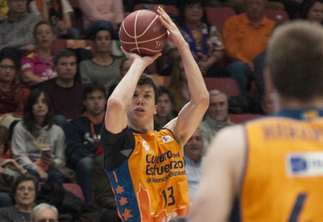 Nuevo récord taronja desde más allá de la línea 6,25. (Foto Valencia Basket)
