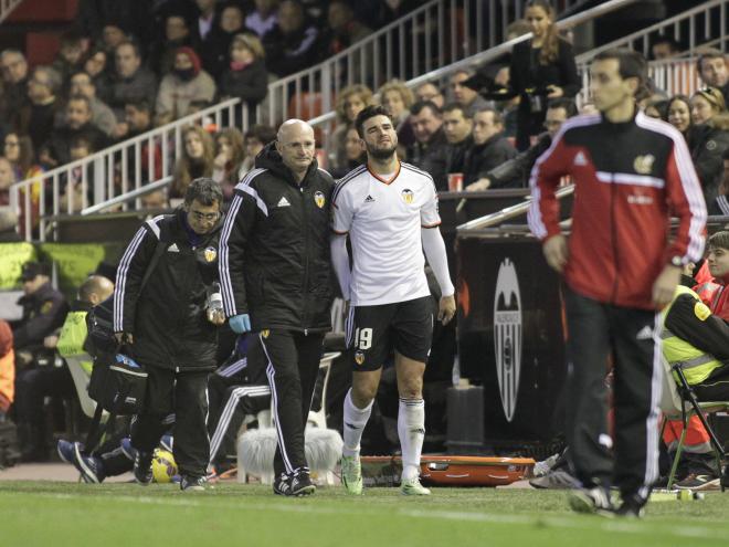 Antonio Barragán que cumplía este sábado 100 partidos como ché se tuvo que retirar lesionado. (Foto: David González).