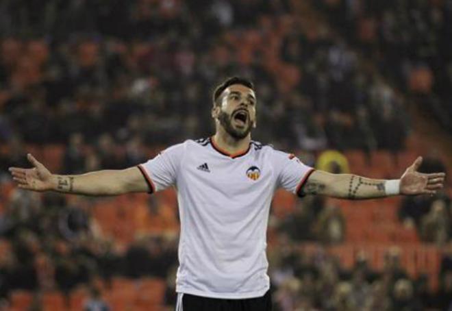 Negredo no marcó y se fue lesionado. Pero el valencianismo le manda ánimos en Twitter.