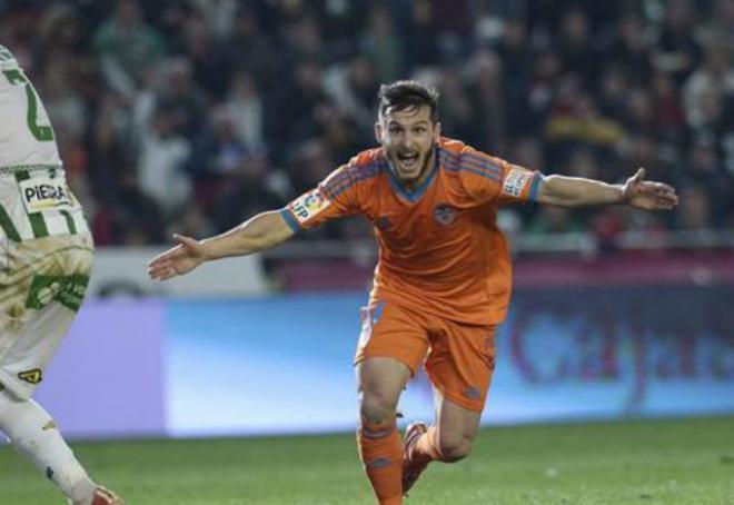 André Gomes y Piatti marcaron los goles de la victoria del Valencia en Córdoba (Foto EFE)