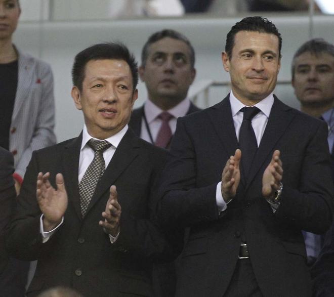 Lim y Salvo aplauden durante un partido. (Foto: D. González)