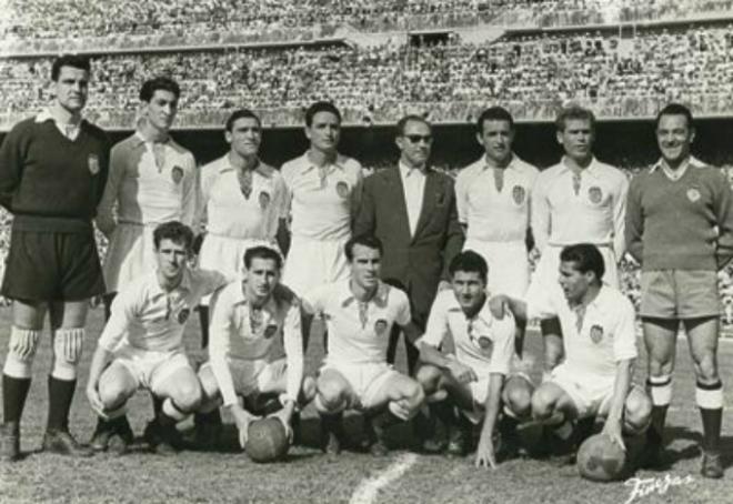 El Valencia de la temporada 53-54 ganó la Copa con Mir en sus filas (Foto Finezas)