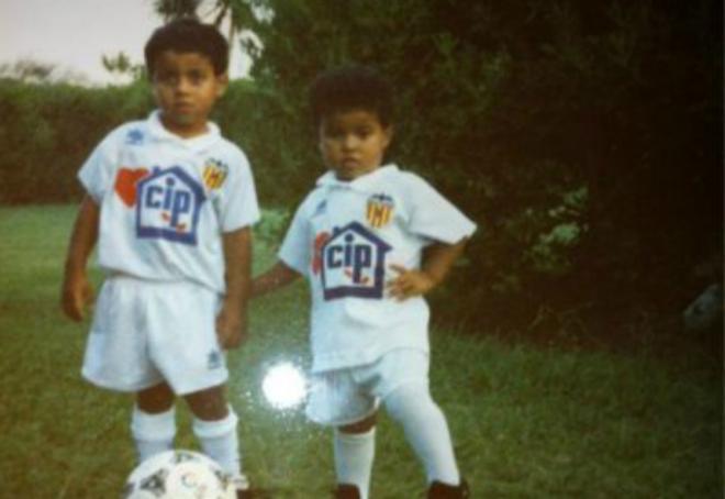 Thiago y Rafinha Alcántara cuando su padre Mazinho jugaba en el Valencia CF (Foto tomada a Esteban Gómez @MiRondo)