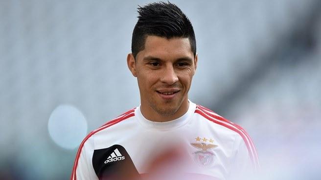 Enzo Pérez no quiere volver a Lisboa para entrenarse con el Benfica, sólo para resolver su futuro con el Valencia.