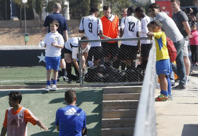 Fernando Morientes en Paterna, viendo al Mestalla de Curro Torres (Foto D. González)