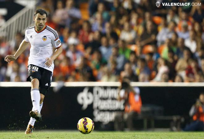 Javi Fuego en un lance de juego. (Foto: Lázaro de la Peña / Valencia CF)