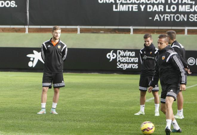 Mustafi,que está siendo un fijo en la defensa, trabajó en la Ciudad Deportiva. (Foto: D. Glez)