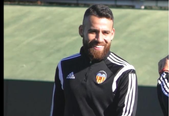 Nicolás Otamendi, en un entrenamiento con el Valencia CF