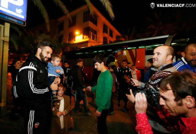 El Valencia CF ya está en Elche con Negredo recuperado. (Foto: Lázaro de la Peña / Valencia CF)