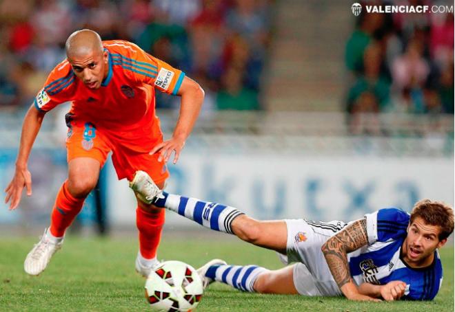 Feghouli, ante la Real en el partido de la primera vuelta (Foto ValenciaCF.com)