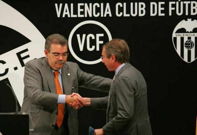 Soler y Soriano, en el traspaso de la presidencia del Valencia CF.