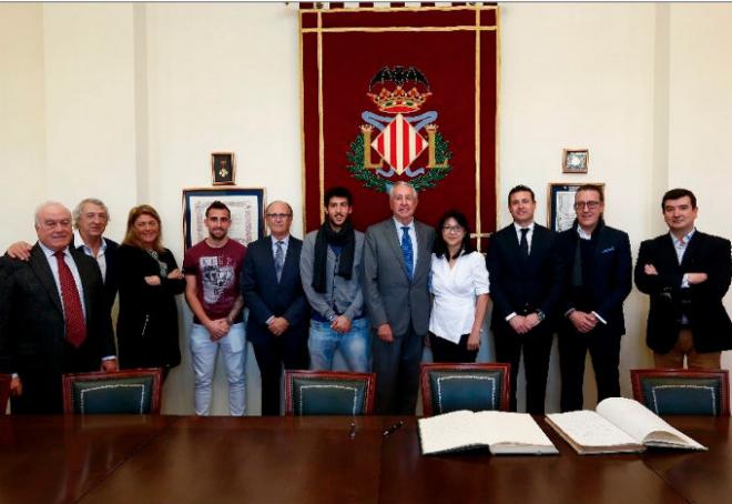 Lay Hoon y Amadeo Salvo encabezaron la visita a la casa de la Caridad.