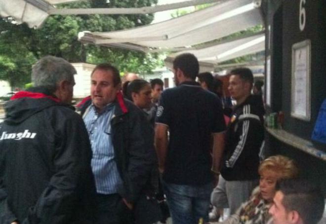 Colas en Mestalla para ir a Almería (Foto: J. Martínez)