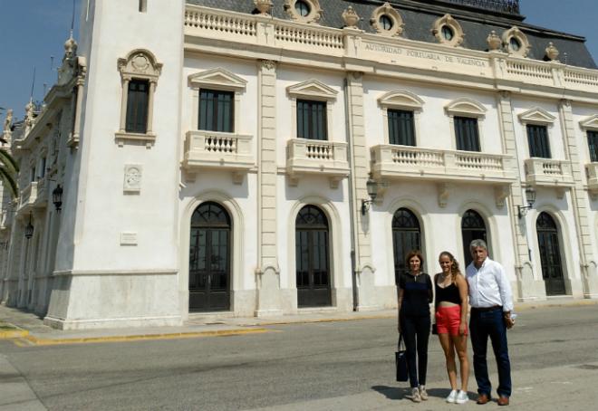 La prueba mantiene su origen de entrada al agua cerca del edificio del reloj, pero con más participantes.