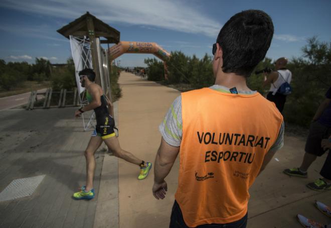 Voluntarios deportivos en una de las pruebas deportivas de Valencia.