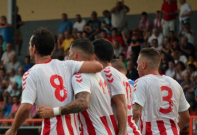 Equipo y afición sufriendo por la delicada situación del club.