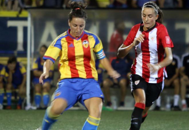 Lance del encuentro disputado entre rojiblancas y blanquinegras en la final del COTIF 2015.