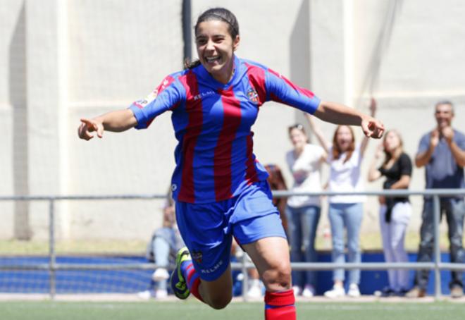 Sheila Guijarro es una de las cinco granotas en los entrenes de la Selección española sub-19
