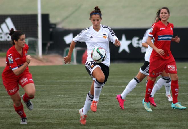 Georgina Carreras, mediocentro del VCF Femenino, analiza la visita al estadio del conjunto vasco.