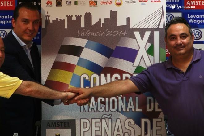 Vicente Cosido, hasta ahora presidente de las peñas, en un acto de la Delegación junto a Quico Catalán