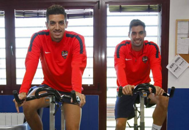 Feddal, junto a Ángel Trujillo, ambos jugadores del Levante UD