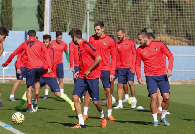 La plantilla del Levante UD en un entrenamiento en la Ciudad Deportiva de Buñol