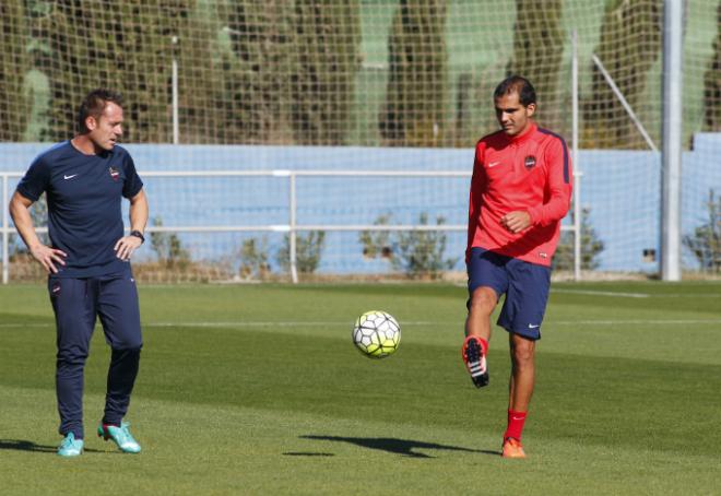 Verza, jugador del Levante UD, en un entrenamiento