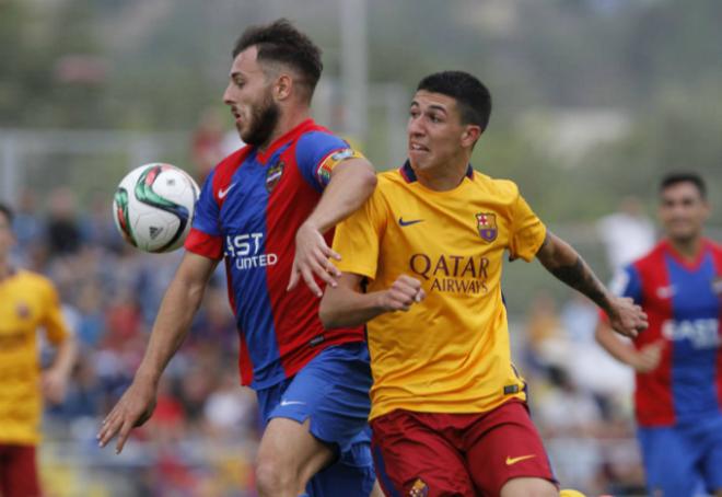 Álvaro Traver, delantero del Atlético Levante UD, en el partido frente al Barcelona B