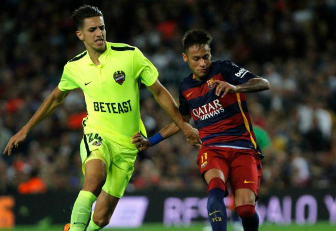 Zouhair Feddal, en el partido que jugó el Levante UD frente al FC Barcelona