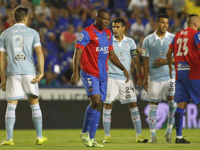 Simao Mate, jugador del Levante UD, expulsado contra el Celta de Vigo