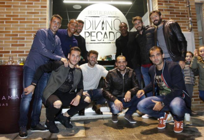 Pedro López, jugador del Levante UD, en la apertura de su nuevo restaurante