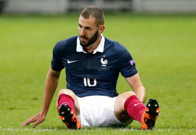 Karim Benzema, jugador del Real Madrid, en el momento de lesionarse con Francia